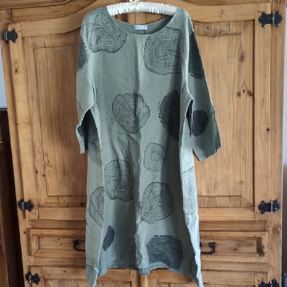 Elegant Green Patterned Dress - Picture 1 of 6